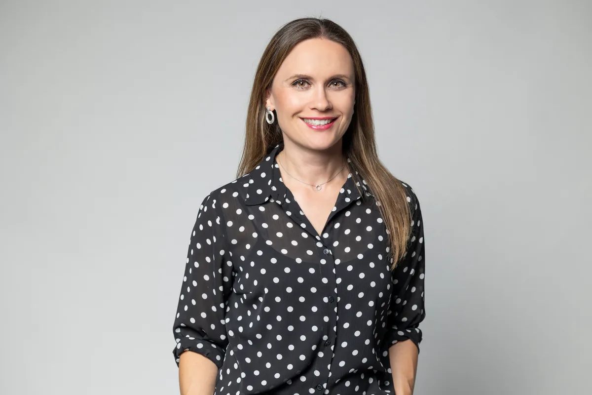 Man sieht die Psychologin Raphaela Hügli.